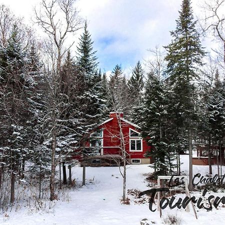 Les Chalets Tourisma - Chalet Dans Les Bois Avec Lac Prive - Le Colibri Saint-Raymond Bagian luar foto