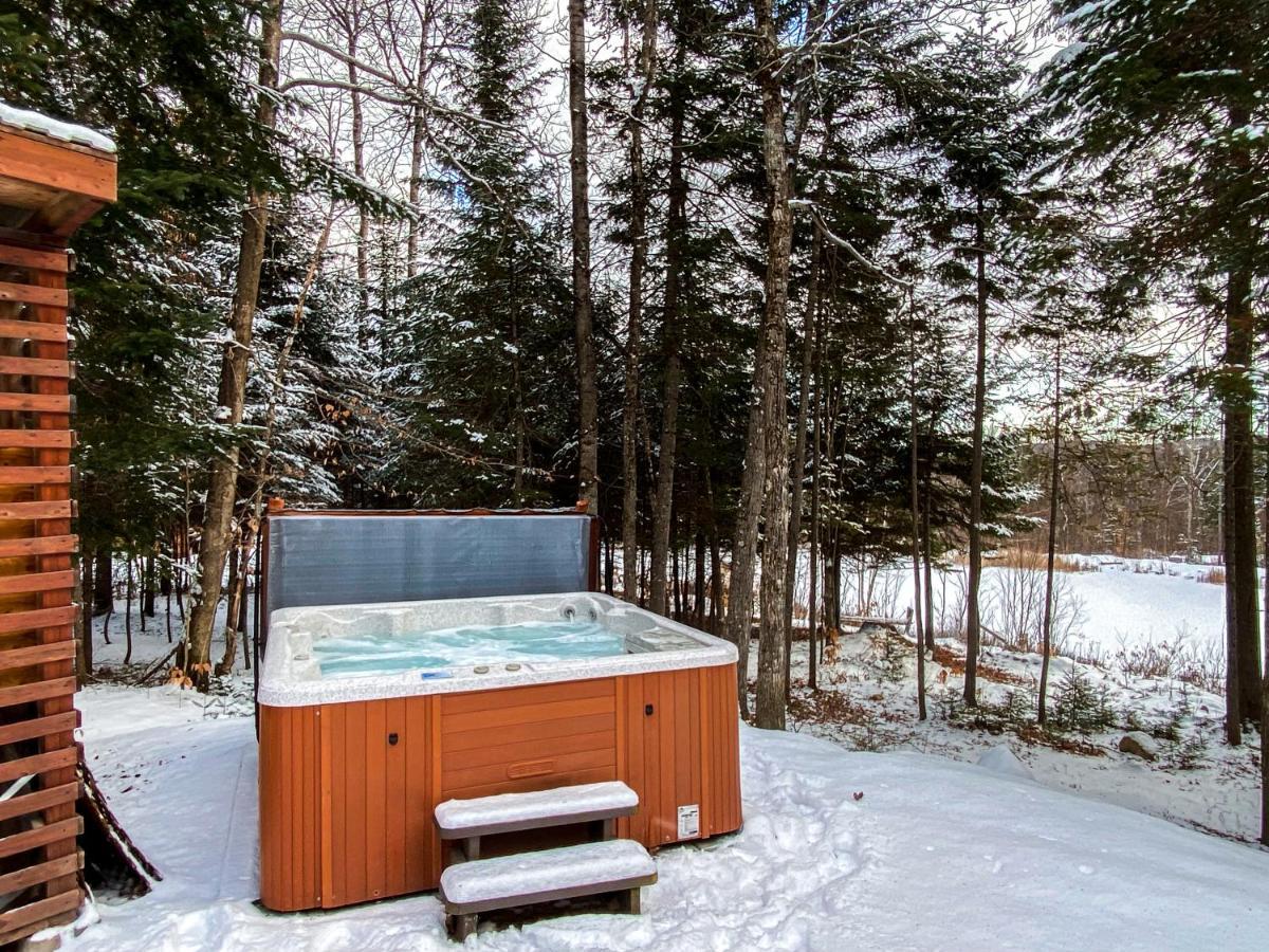 Les Chalets Tourisma - Chalet Dans Les Bois Avec Lac Prive - Le Colibri Saint-Raymond Bagian luar foto