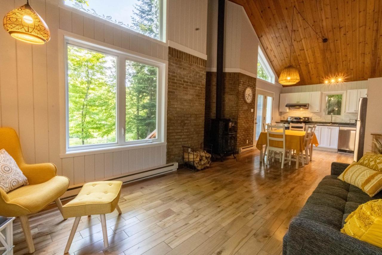 Les Chalets Tourisma - Chalet Dans Les Bois Avec Lac Prive - Le Colibri Saint-Raymond Bagian luar foto
