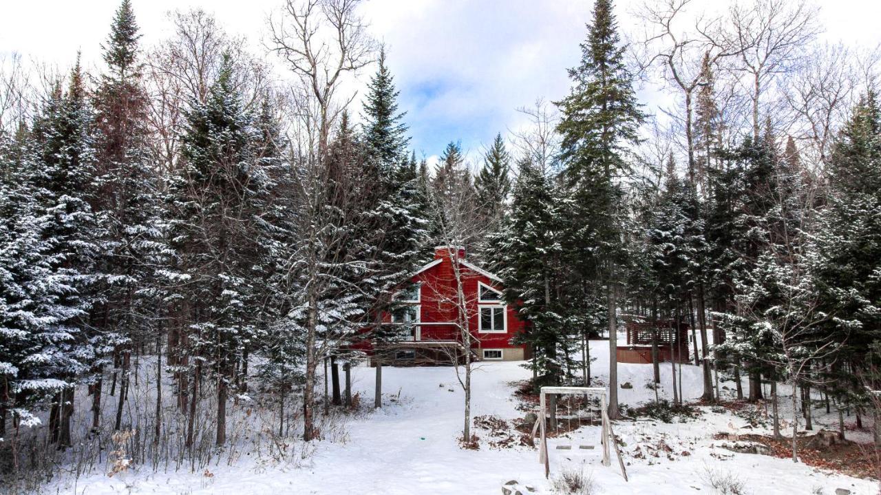 Les Chalets Tourisma - Chalet Dans Les Bois Avec Lac Prive - Le Colibri Saint-Raymond Bagian luar foto